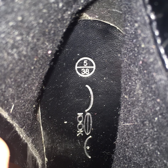 Woman’s Black Heeled Boots - Size 5 - Picture 3 of 4